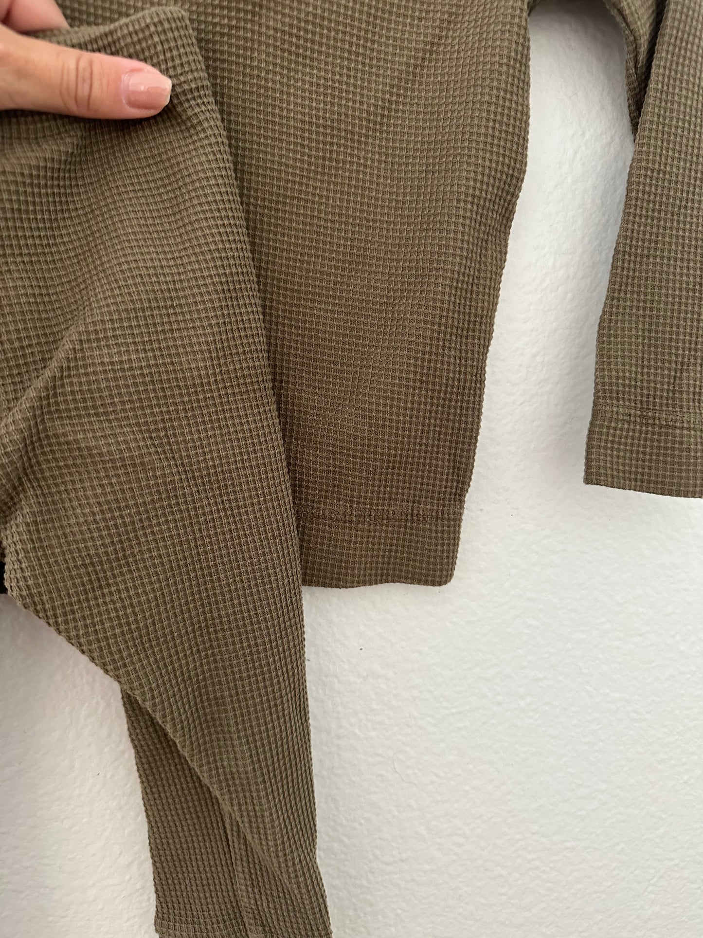 The simple folk waffle top and leggings|| olive (12/18)