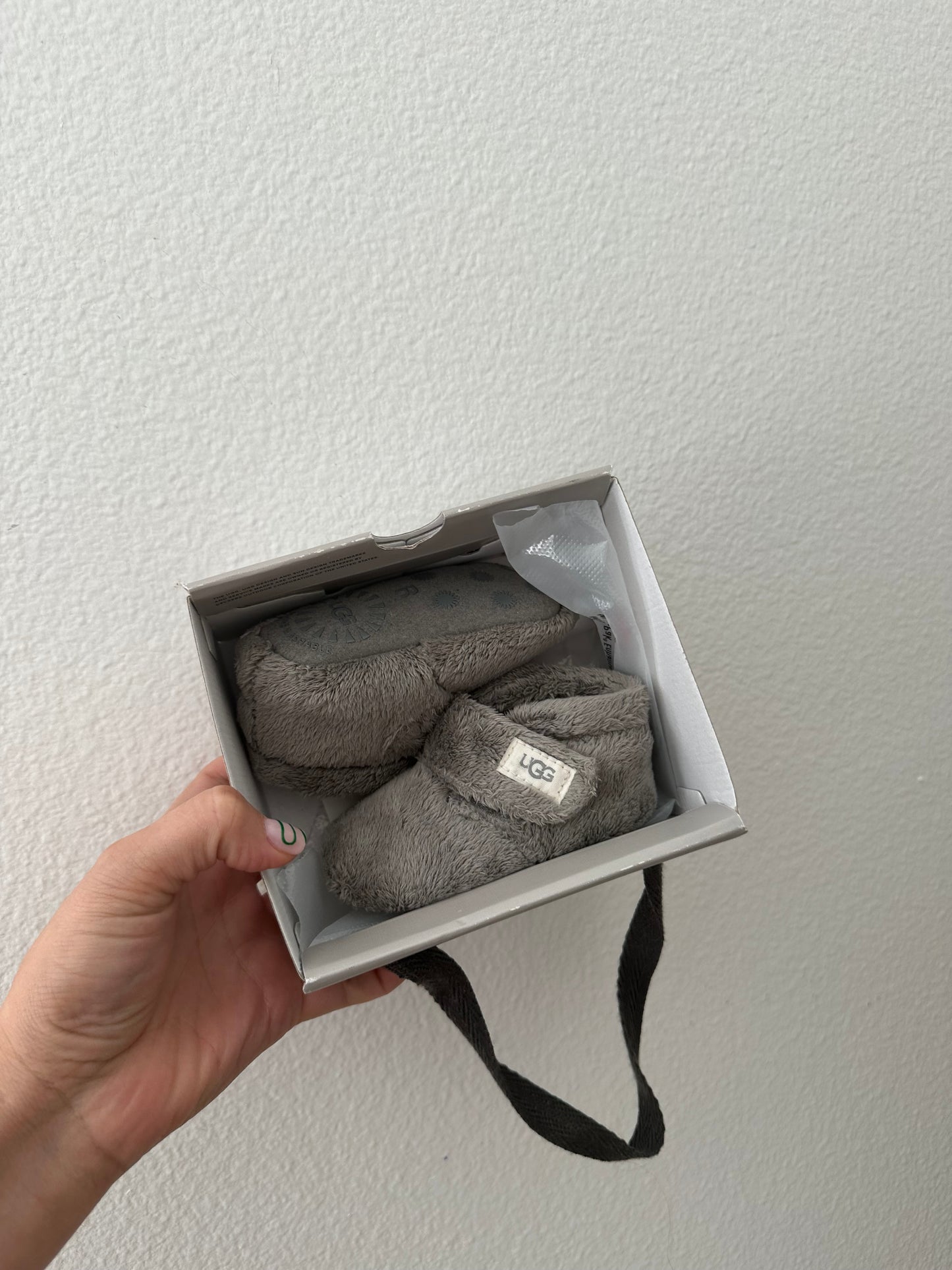 Infant Ugg slippers || size 2-3 (6/12 months)