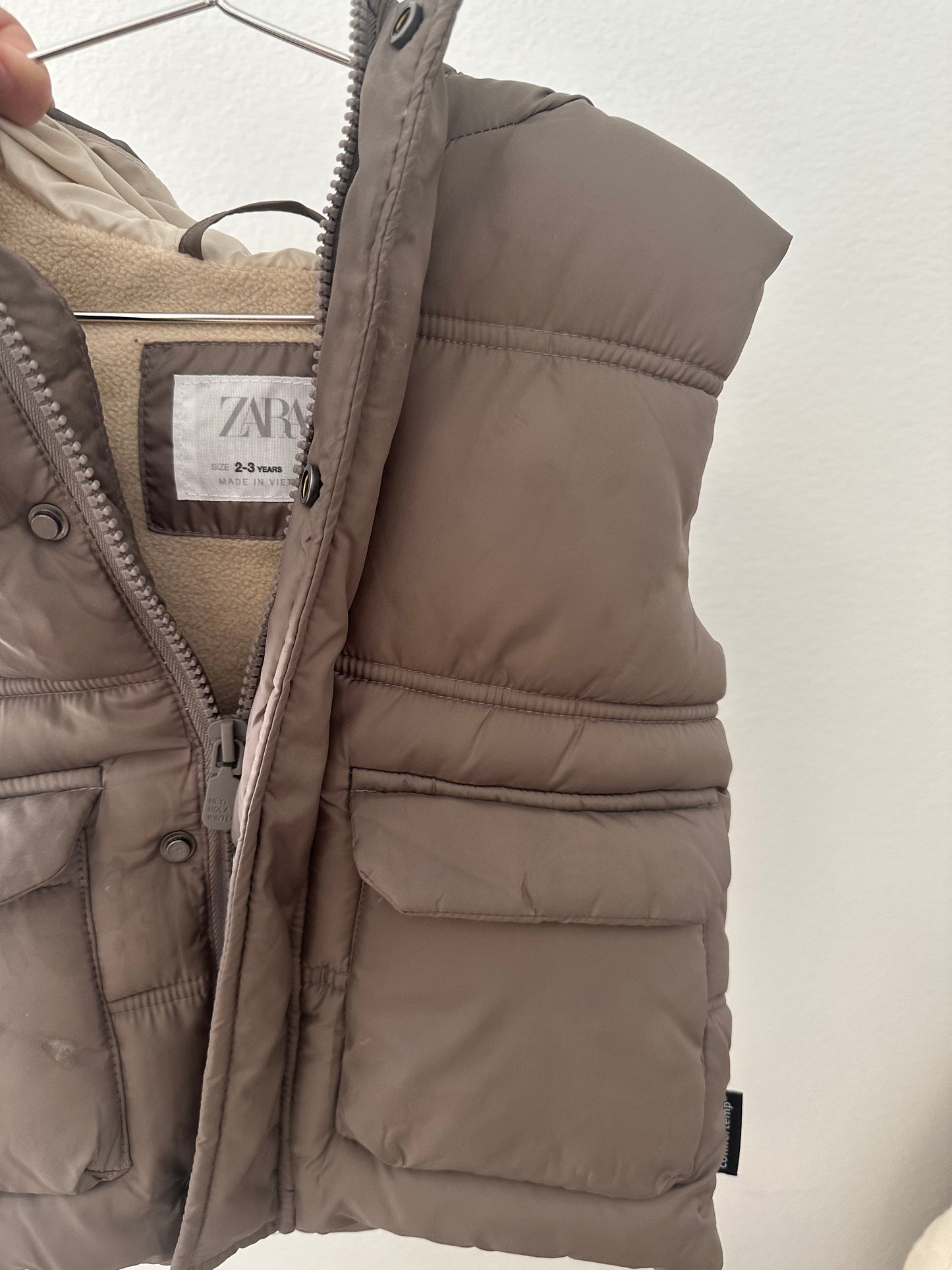 Zara puffer vest (2/3)