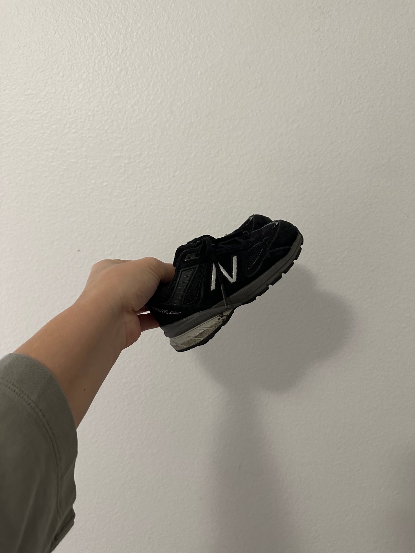 New balance sneakers || 6C