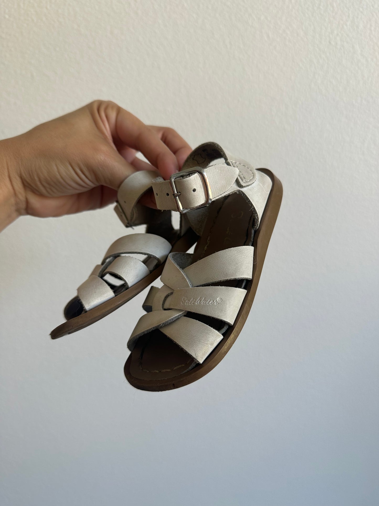Saltwater sandals (size 7)