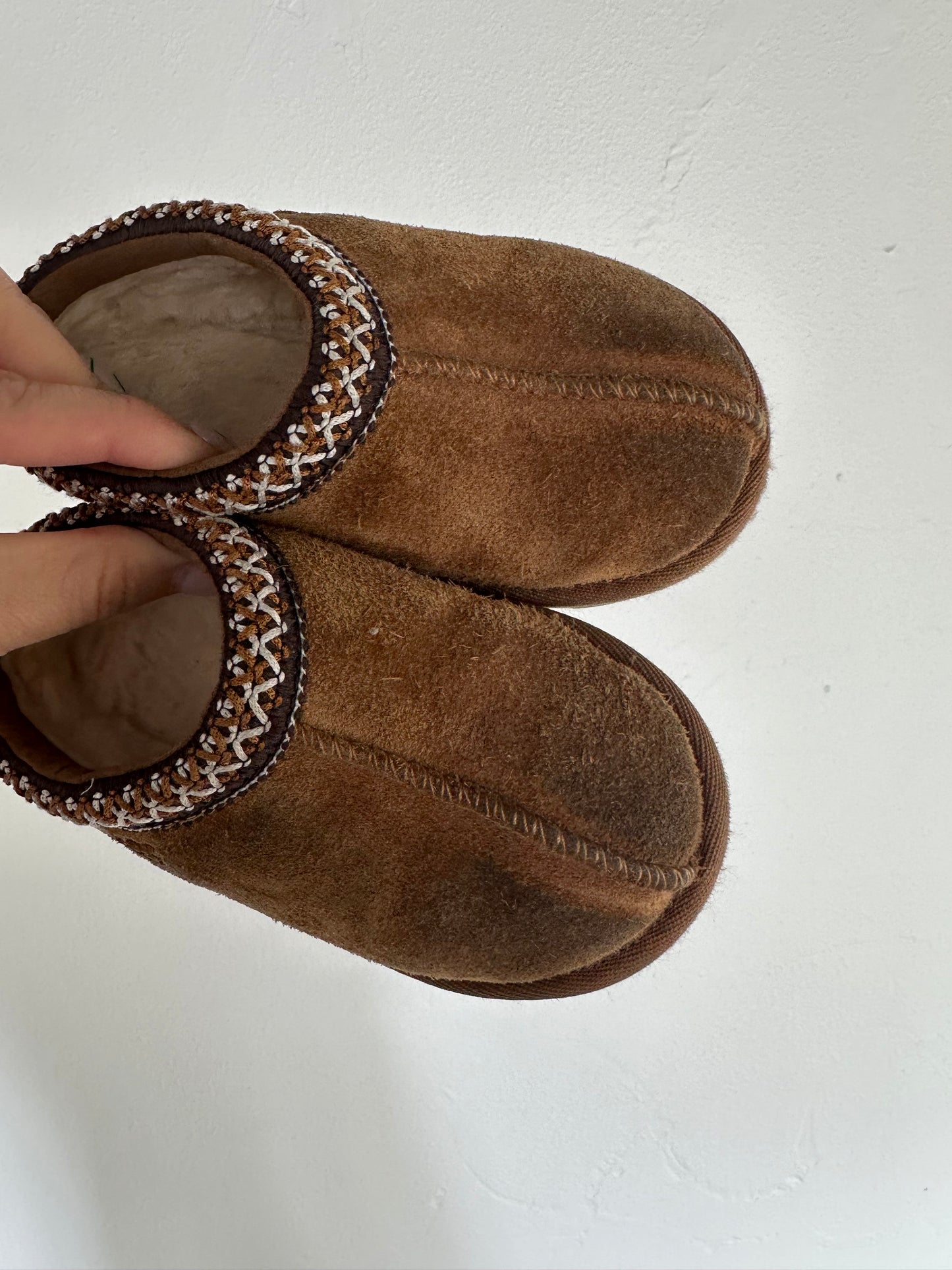 Ugg Tasman slippers || 8C
