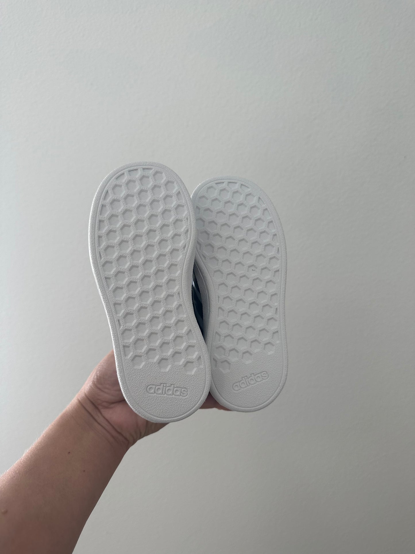 Gran court Adidas shoes (size 9)