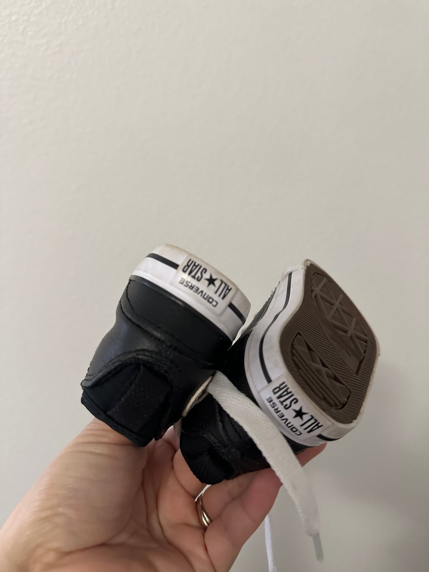 High top converse || 3C