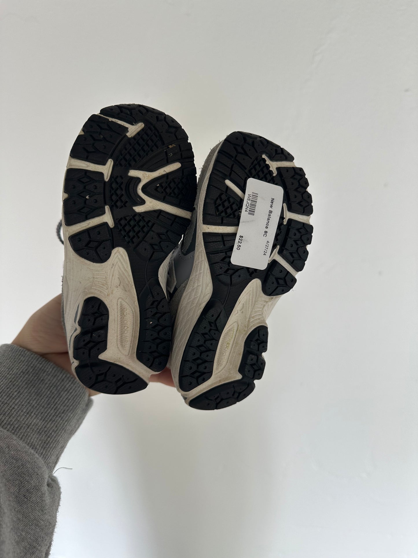 New Balance sneakers || 8C