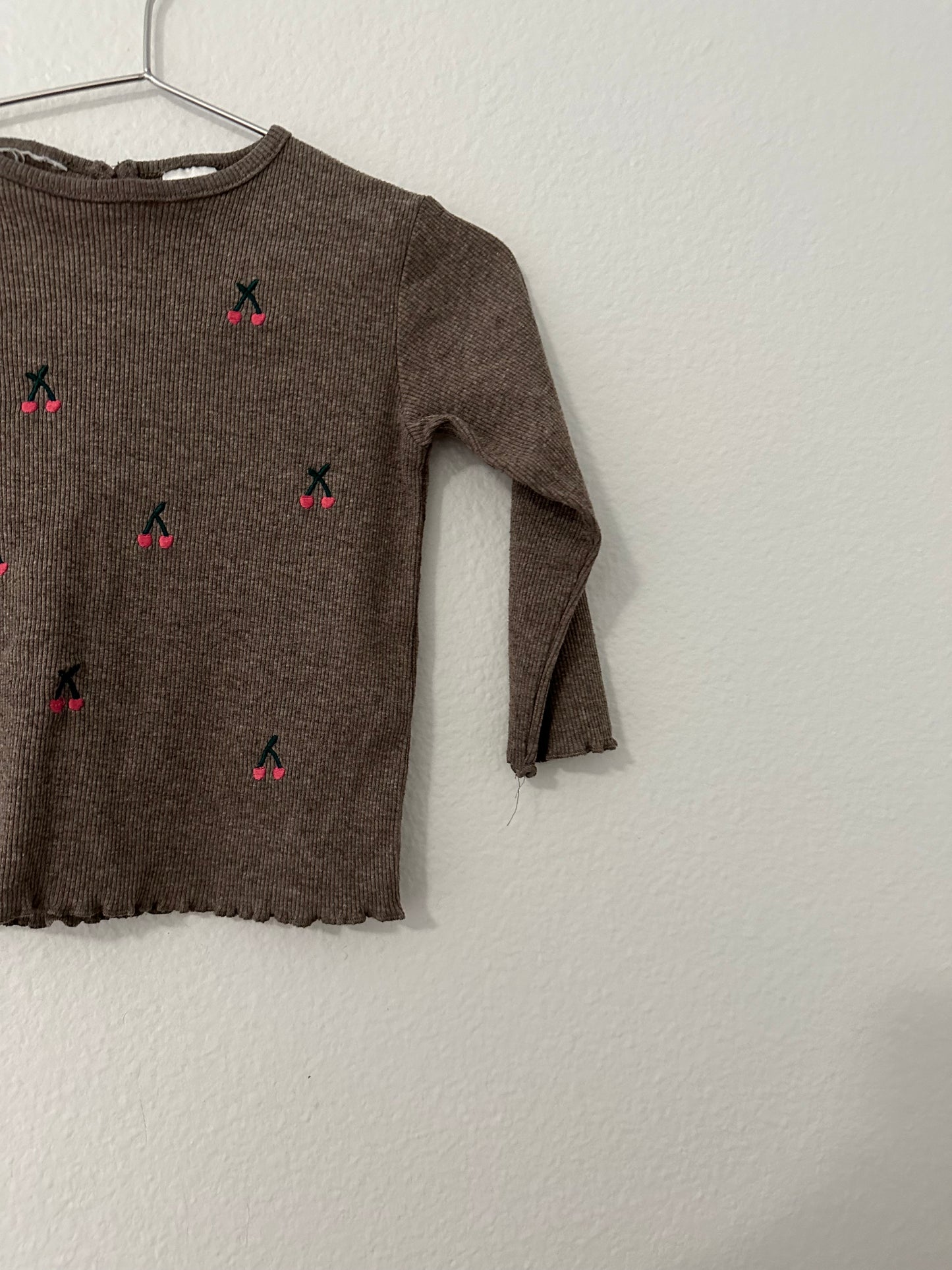 Zara cherry long sleeve (6/12)