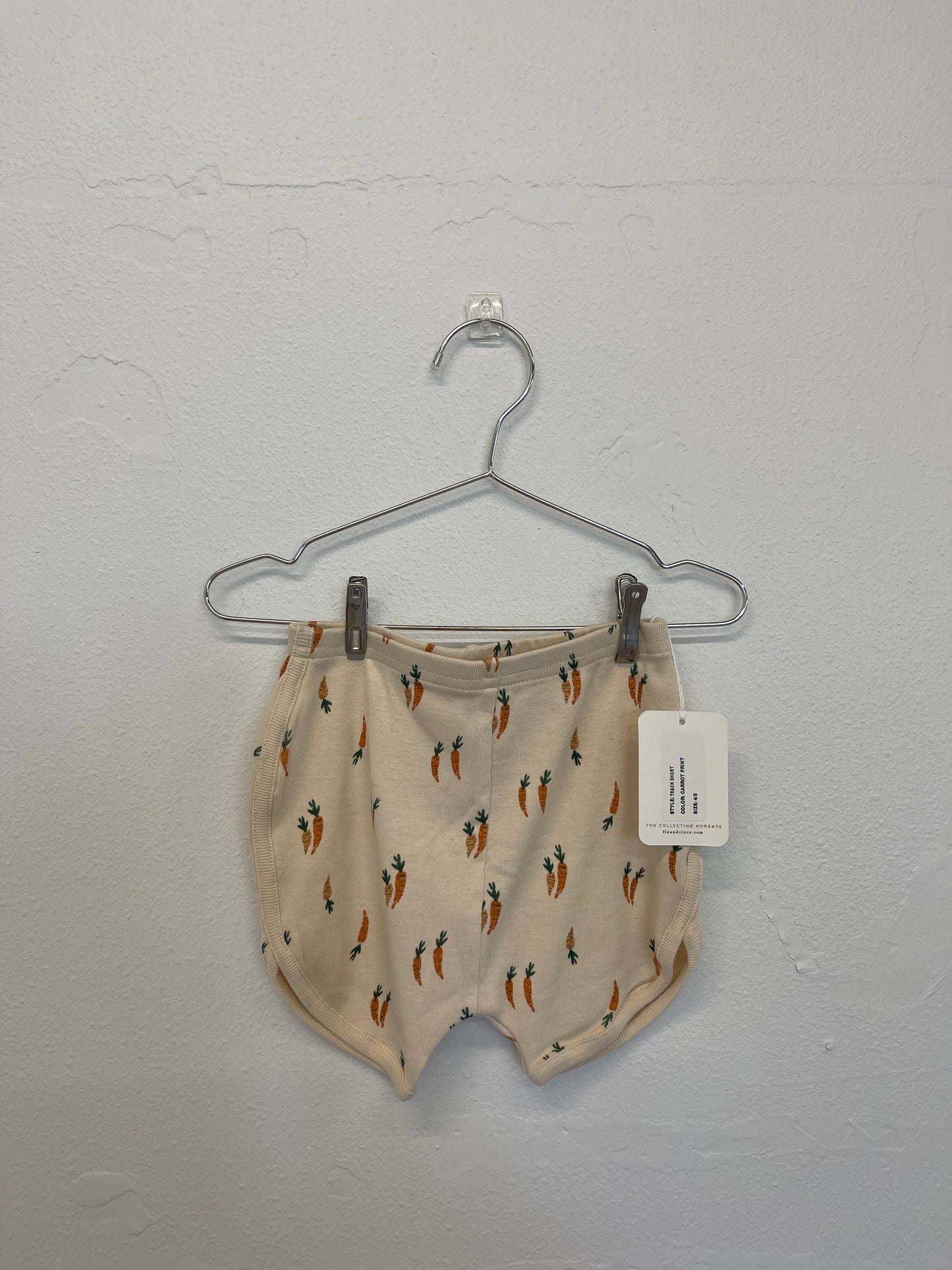 Fin & Vince HTF NWT carrot set || 4/5