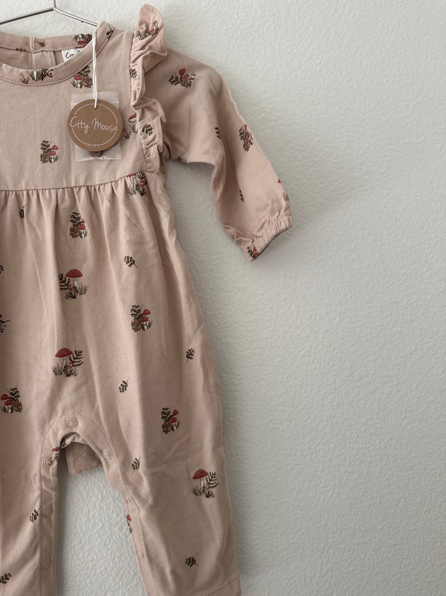 City mouse flutter sleeve || blush mushrooms (6/9)