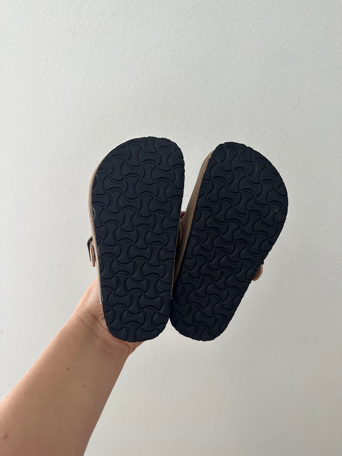 Toddler clogs in apricot (size 7)