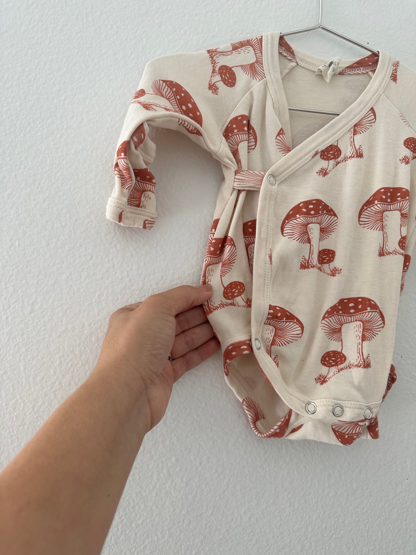 Kate Quinn mushroom kimono (3/6)