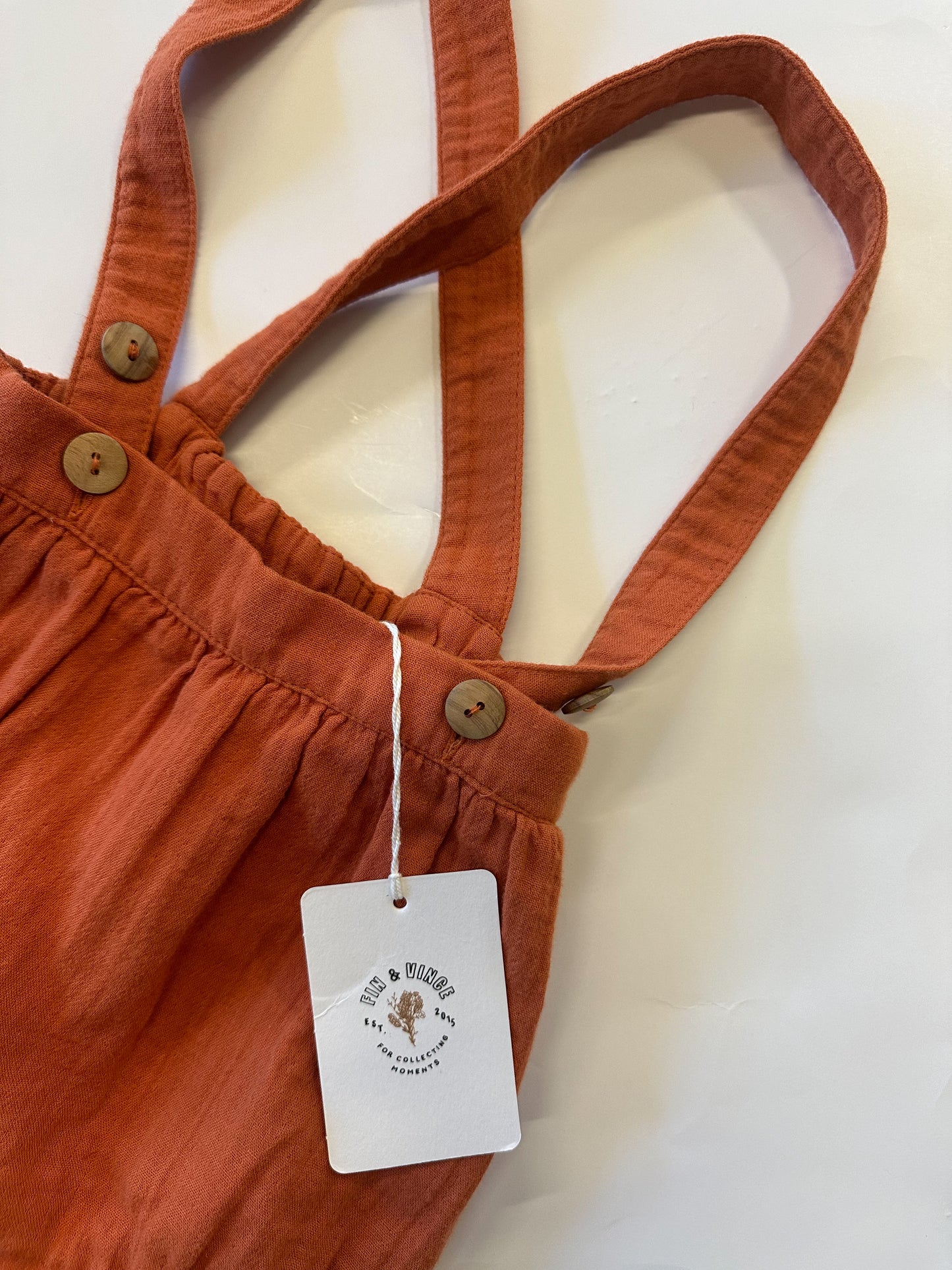 Fin & Vince suspender shorts in ginger || 3/6