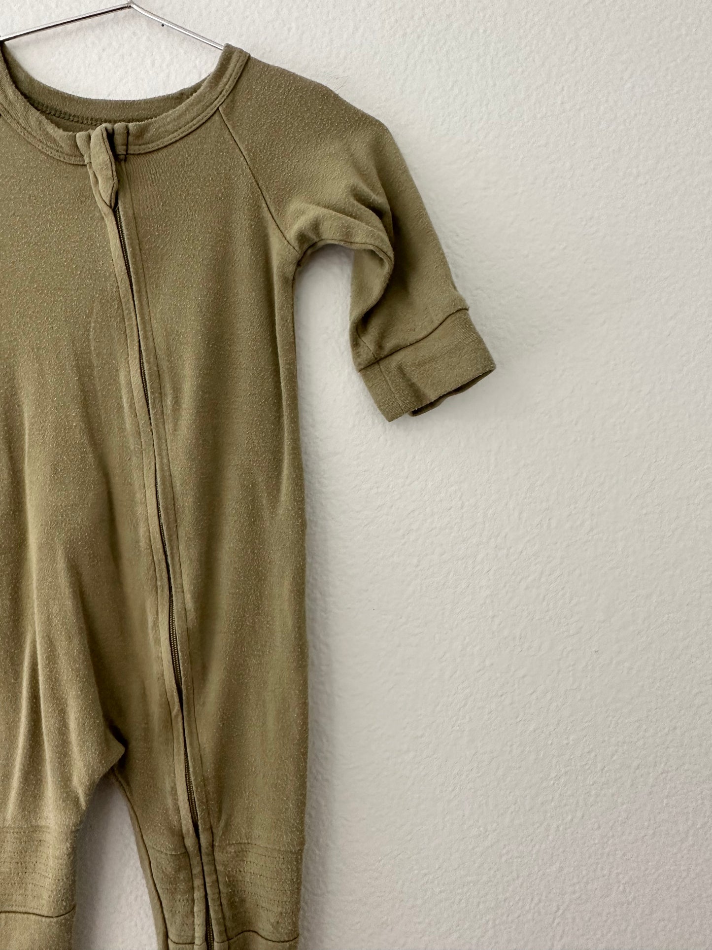 Goumi zippered footie (6/12)