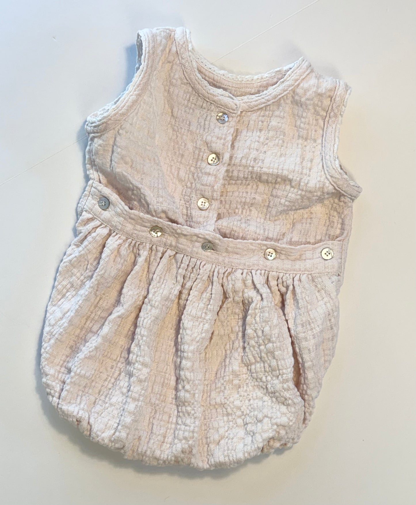Yellow Pelota || light pink textured romper || 18m