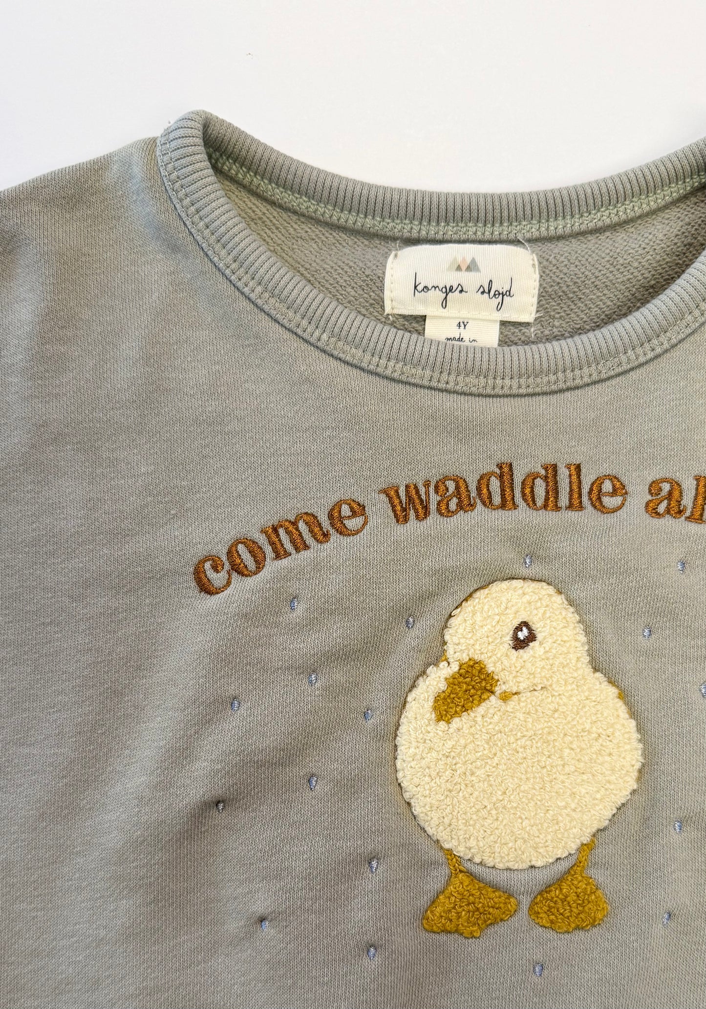 Konges Slojd || come waddle along|| sage crewneck || 4y