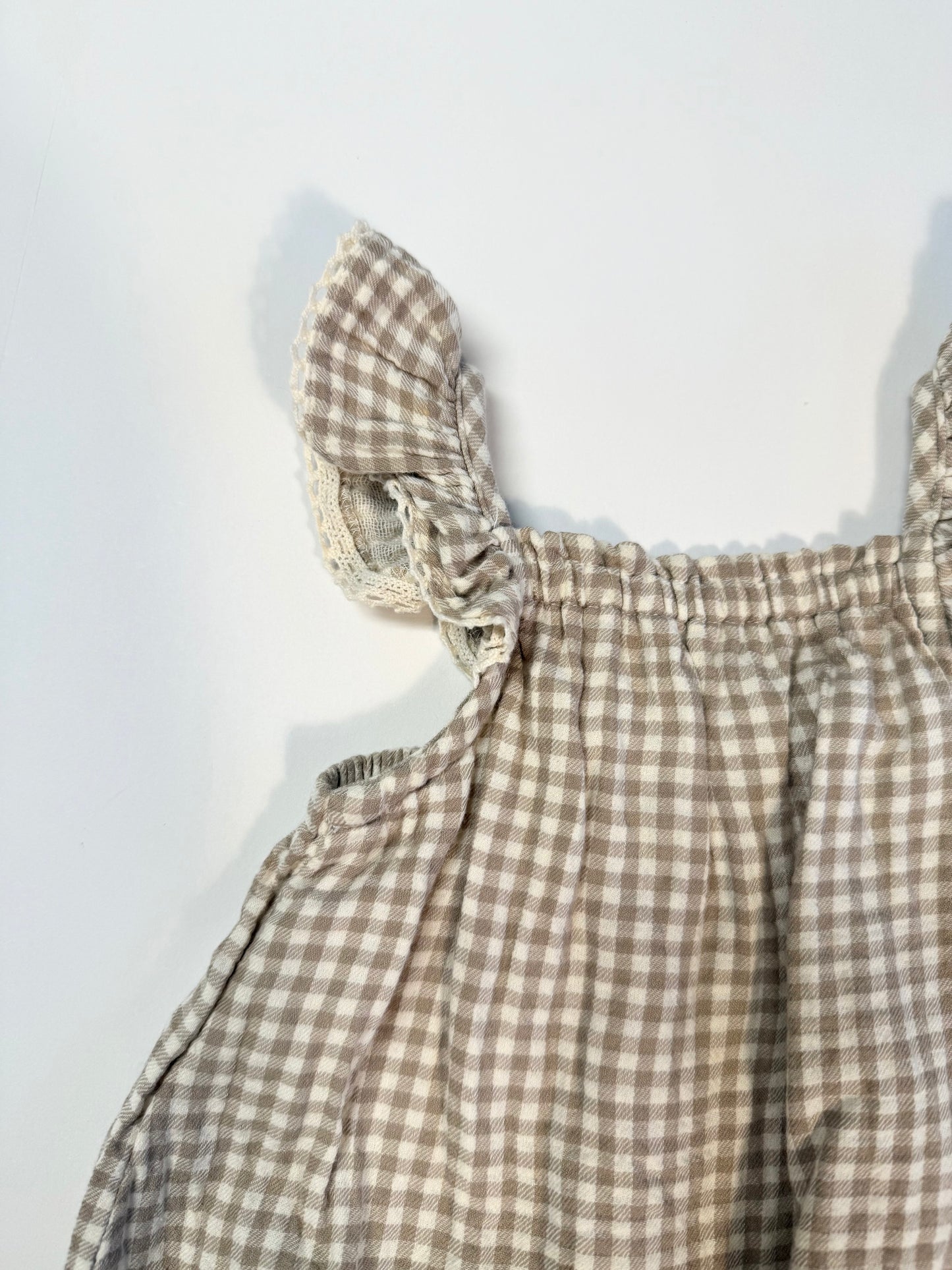 Quincy Mae || oat gingham romper || 6-12m