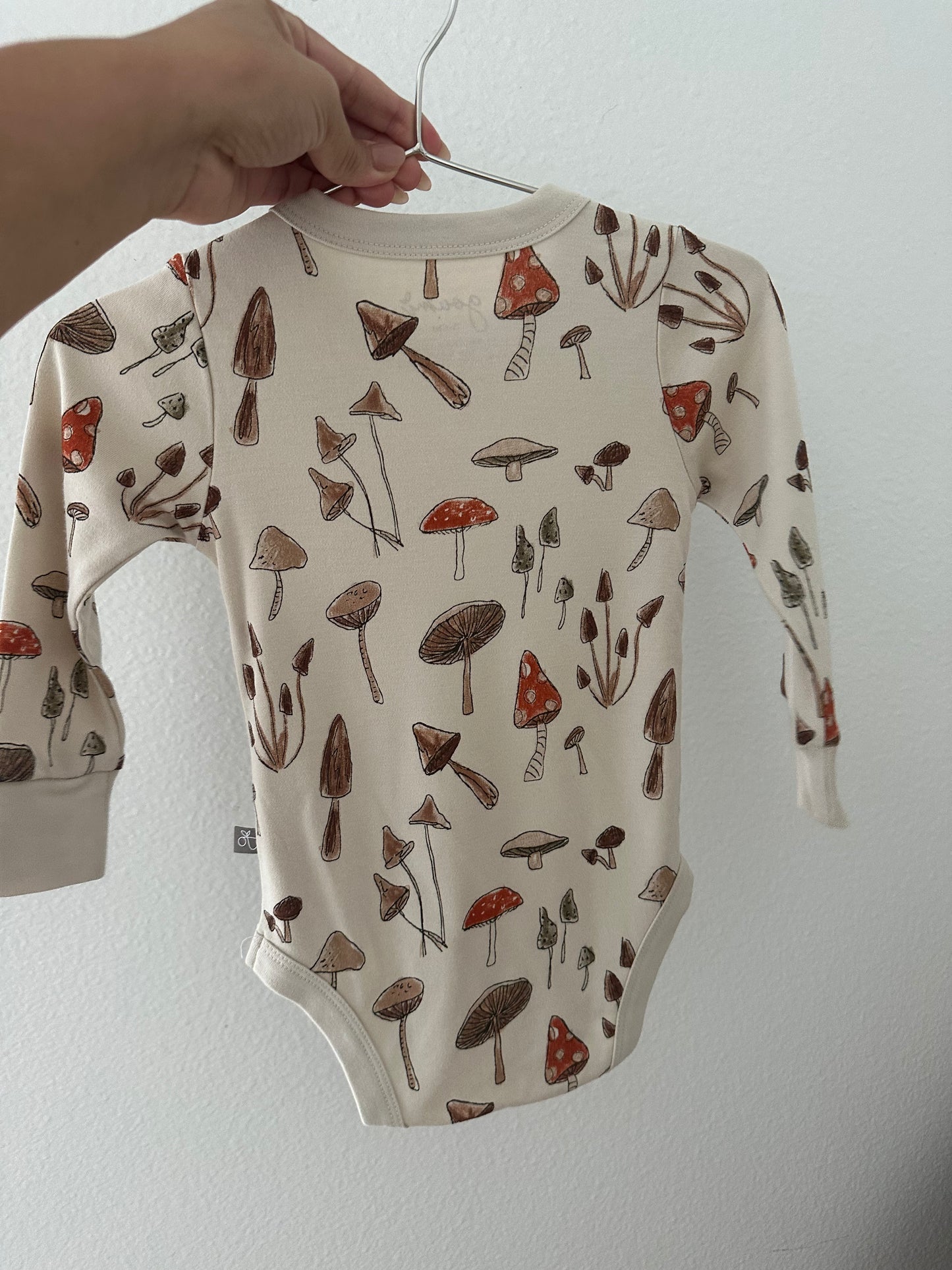 Goumi toadstool bodysuit (3/6)