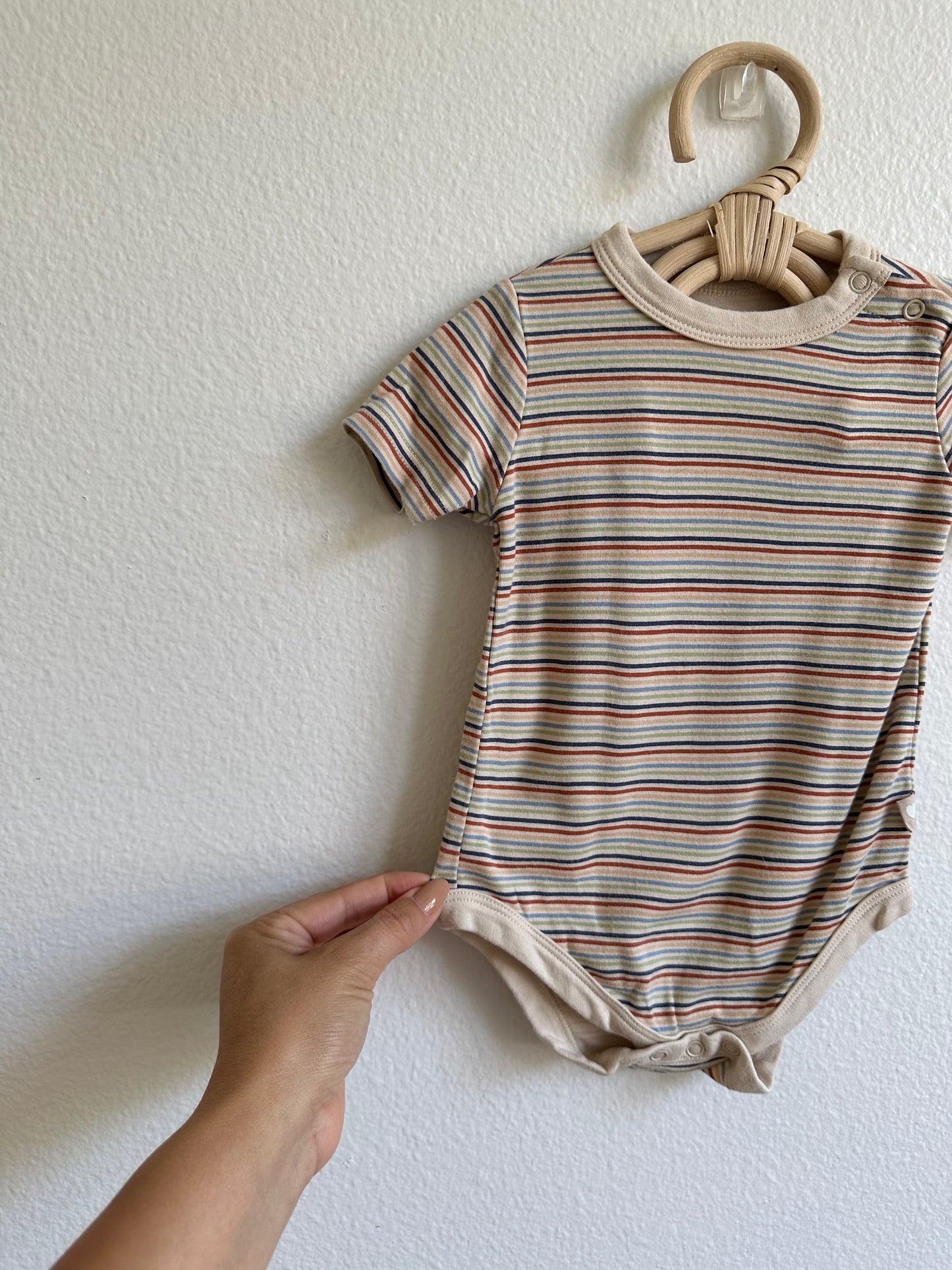 Goumi striped onesie (6/12)