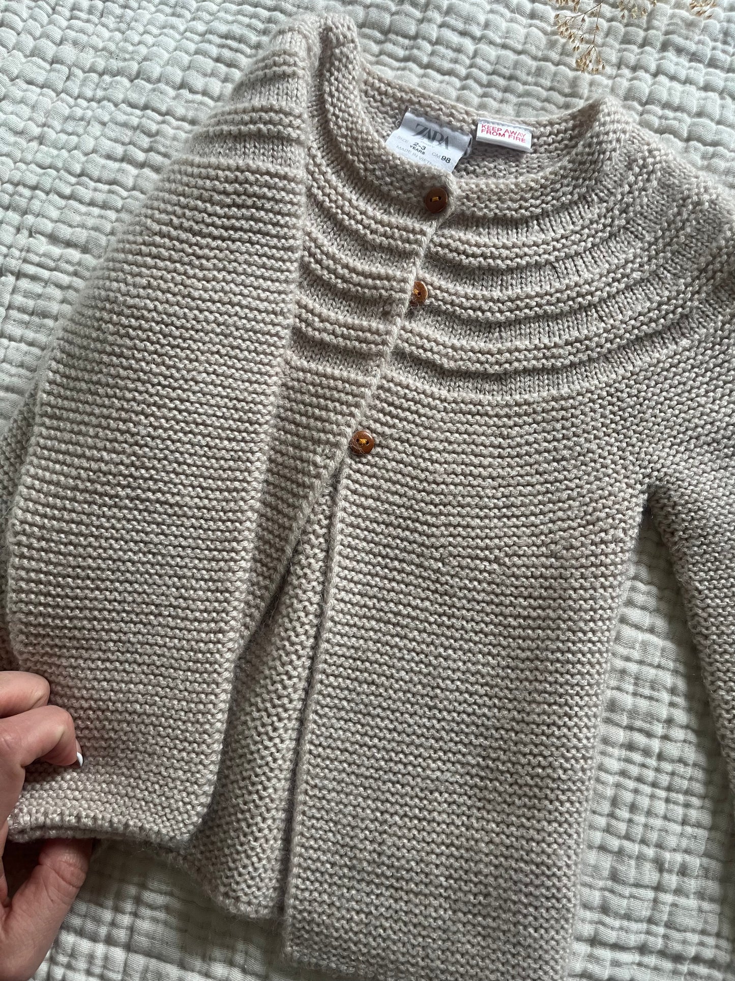 Zara cream cardigan (2/3)