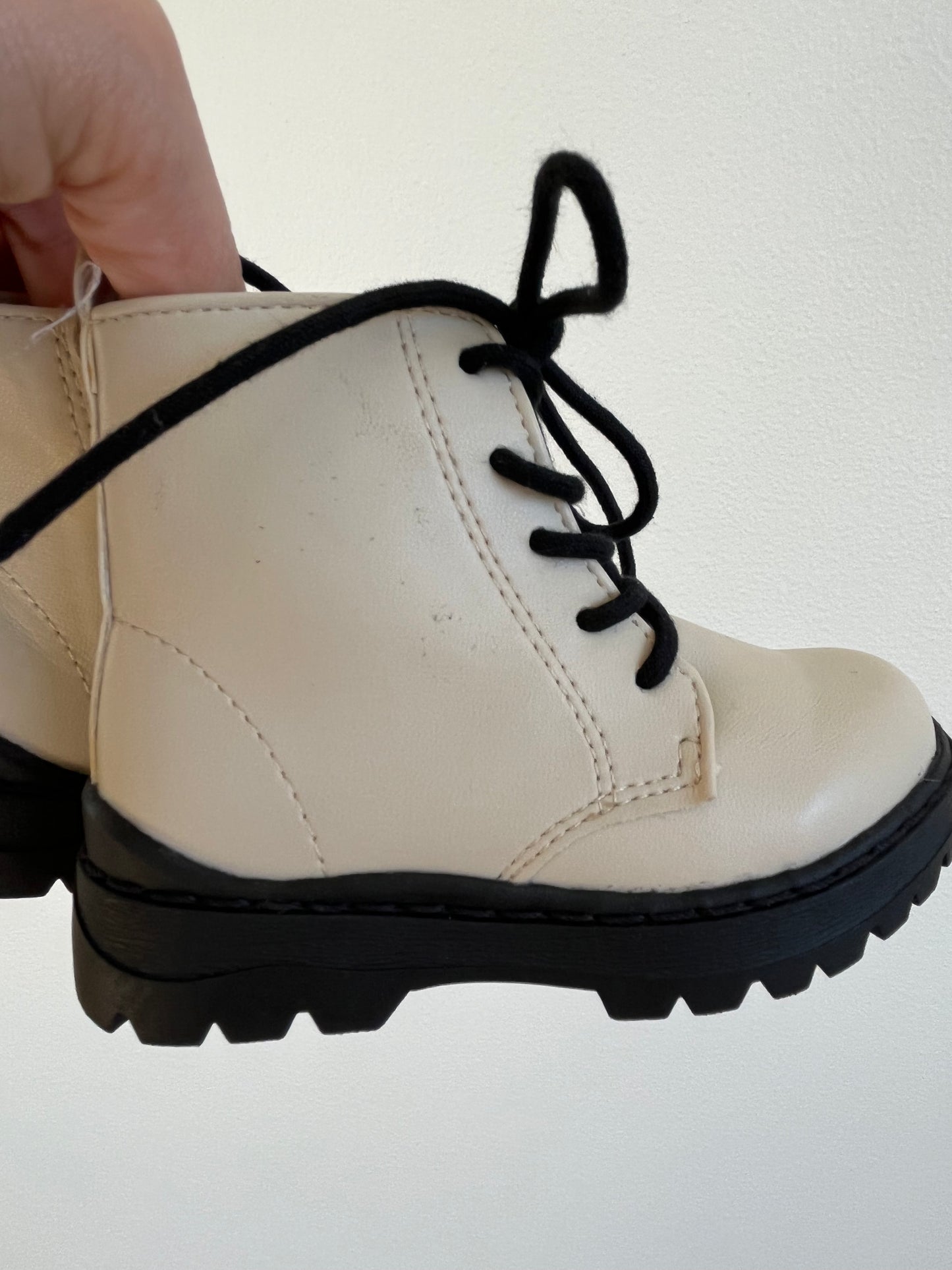 Zara white boots (5.5) 21