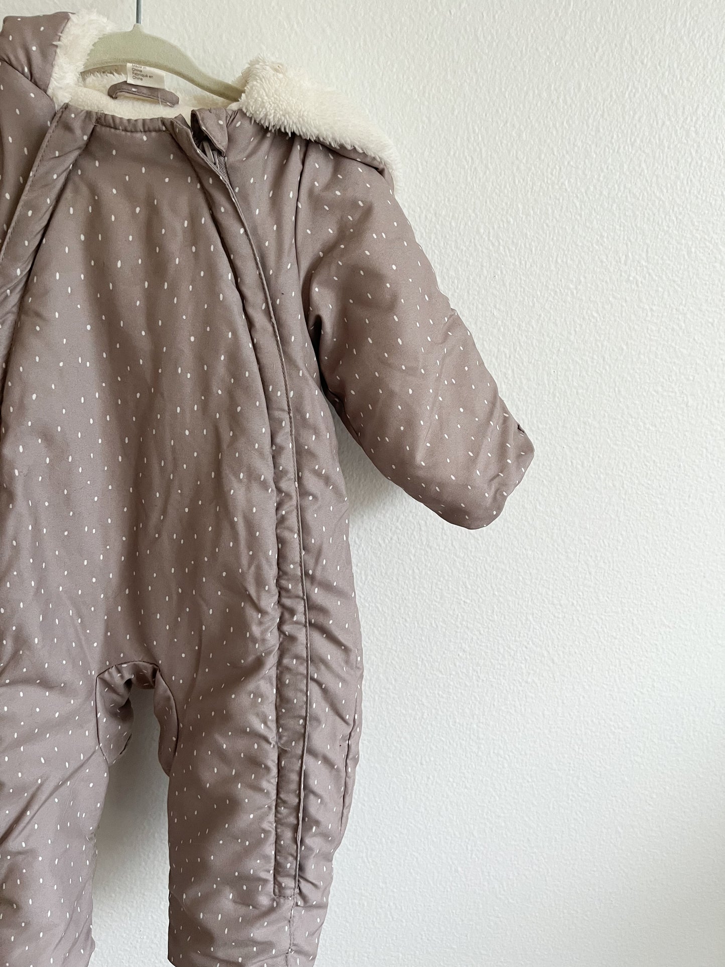 H&M neutral bunting suit (6 months)