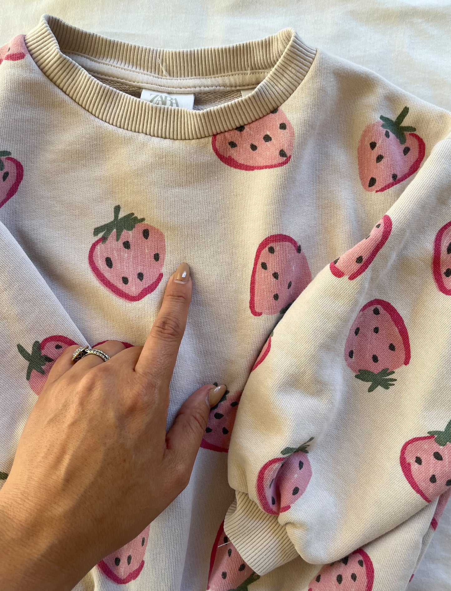 HTF Zara strawberry sweater (4/5)