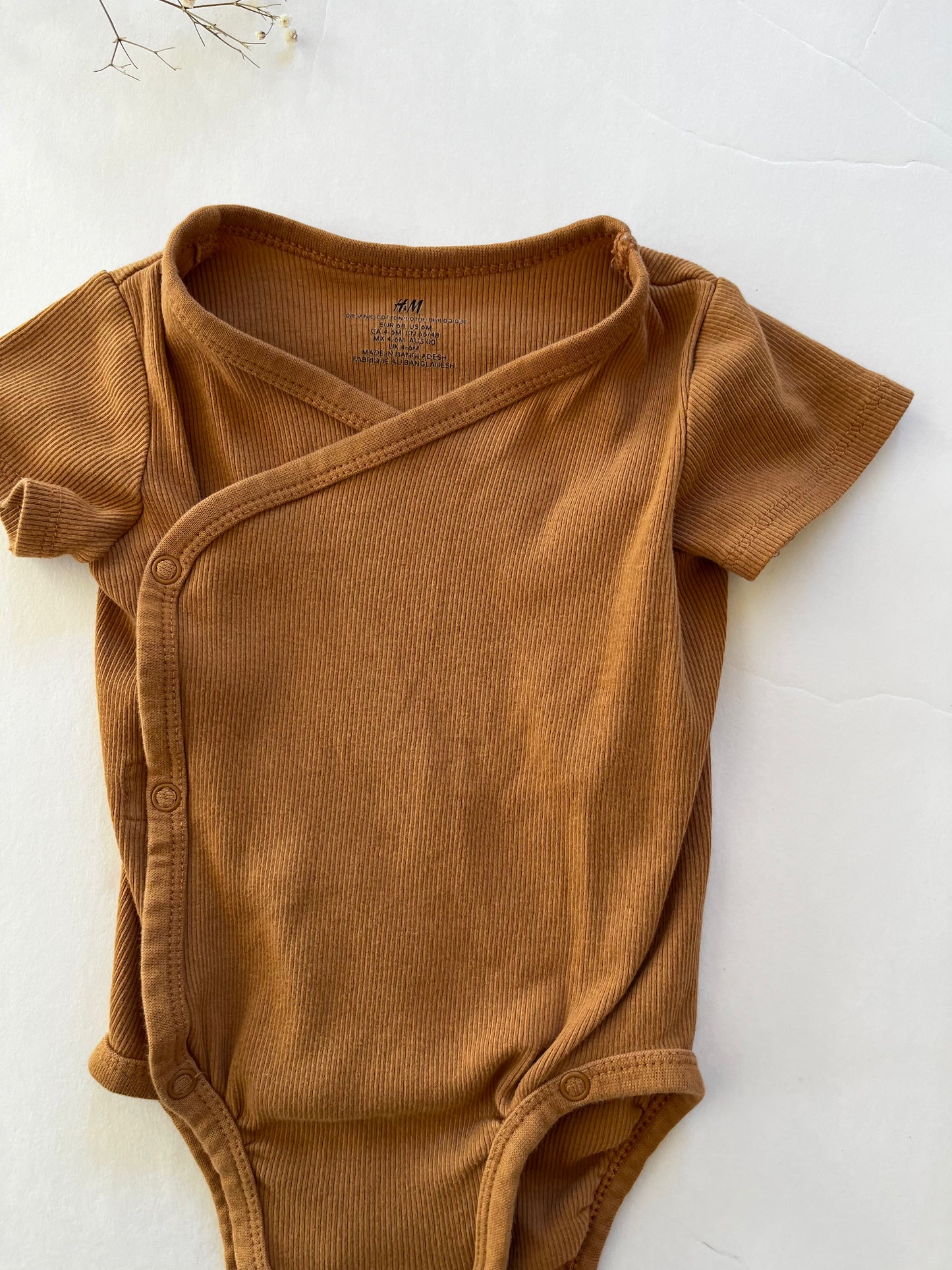 H&M ribbed onesie (6M)