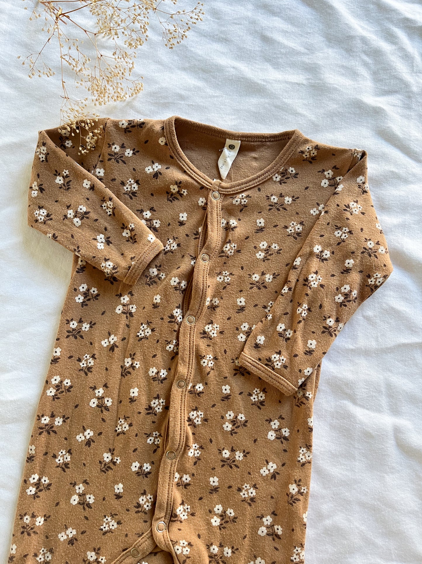 Q by Quincy Mae floral sleeper with snaps (6/12)