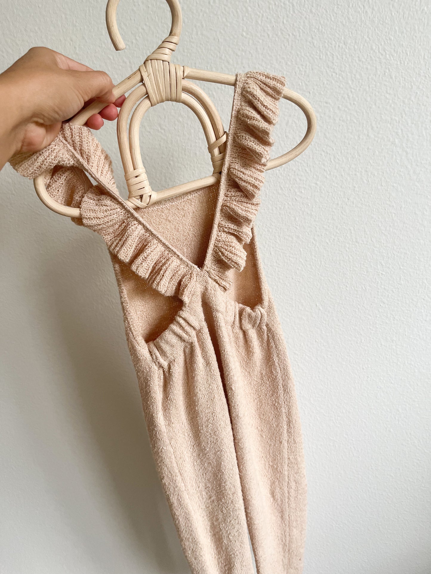 Zara knit ruffle overalls (3/4T)