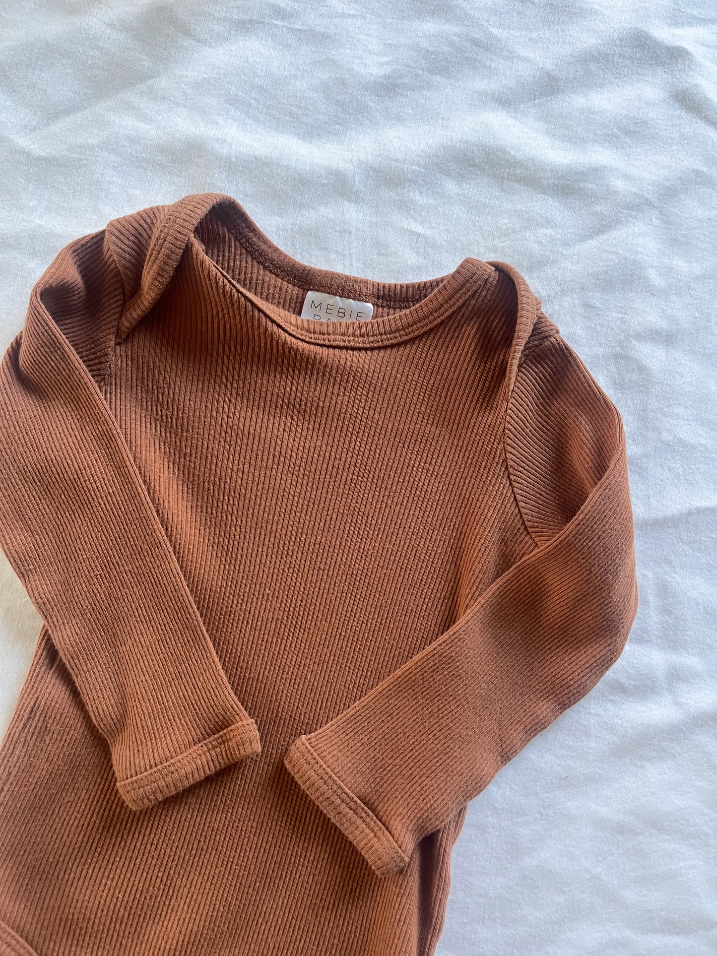Mebie baby ribbed long sleeve in rust (6/12)