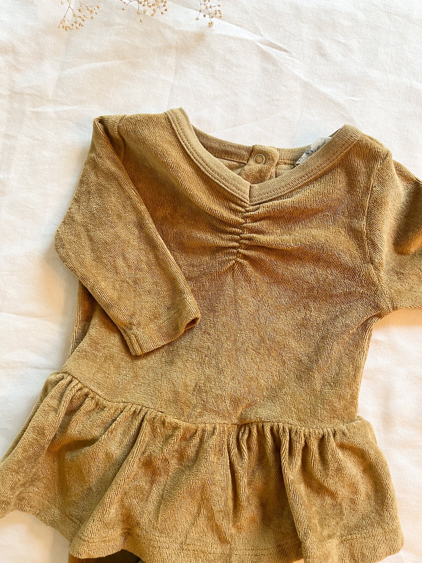 Kate Quinn velour dress (3/6)
