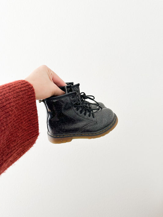 Dr Martens glitter lace up boots || 10c