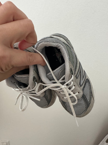 New balance  shoes (size 8)