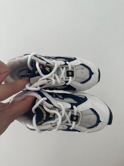 New balance chunky sneakers (size 9)