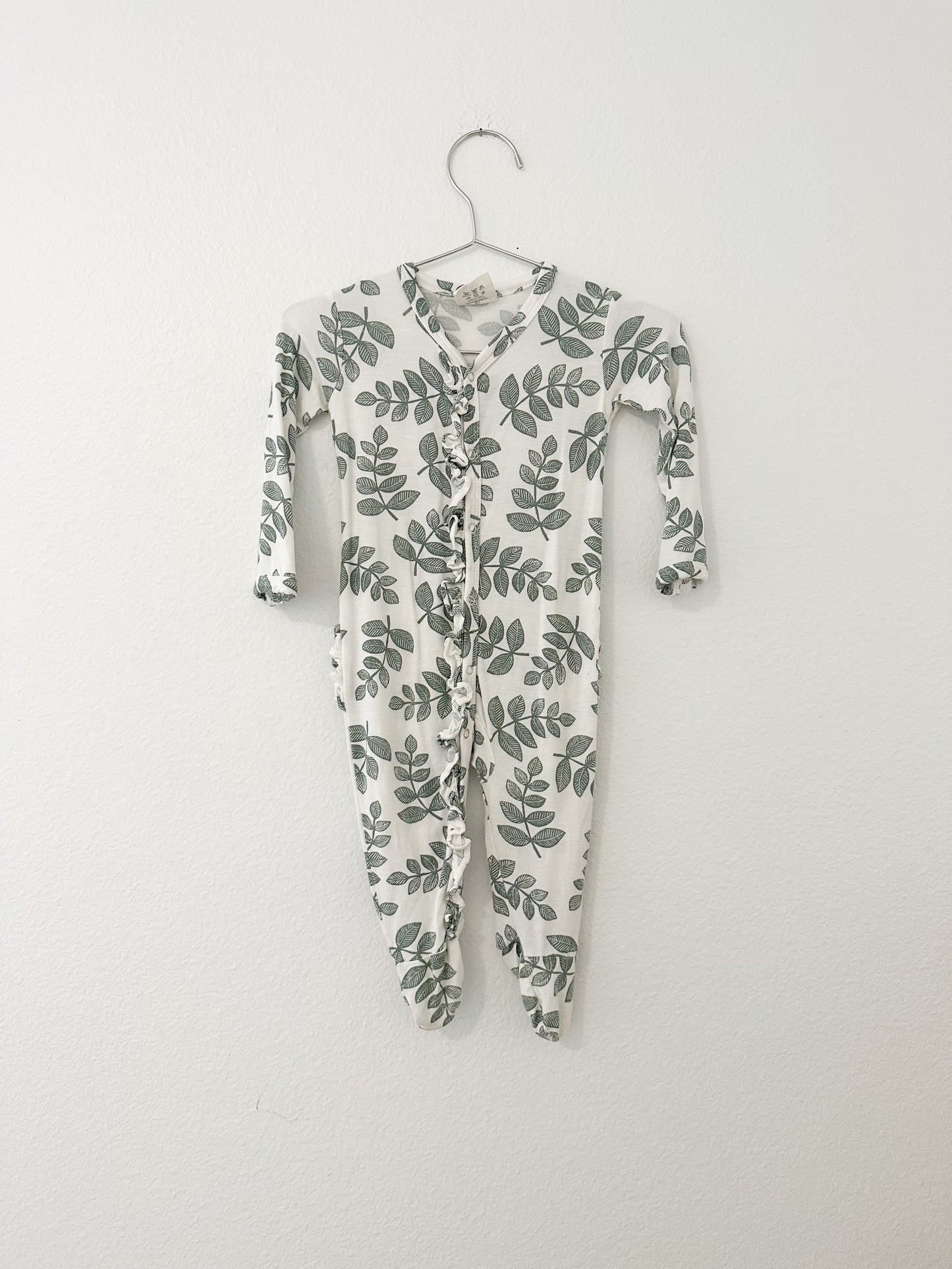 Spearmint ruffle sleeper 6/9