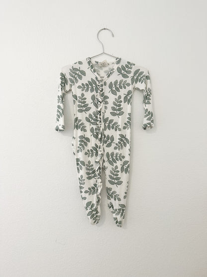 Spearmint ruffle sleeper 6/9