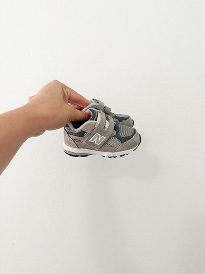 New balance Velcro sneakers || size 4