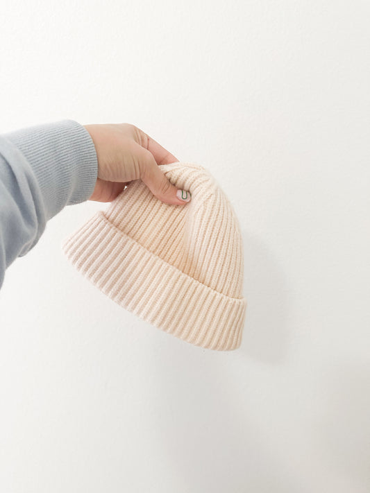 Beige knit beanie |3/4