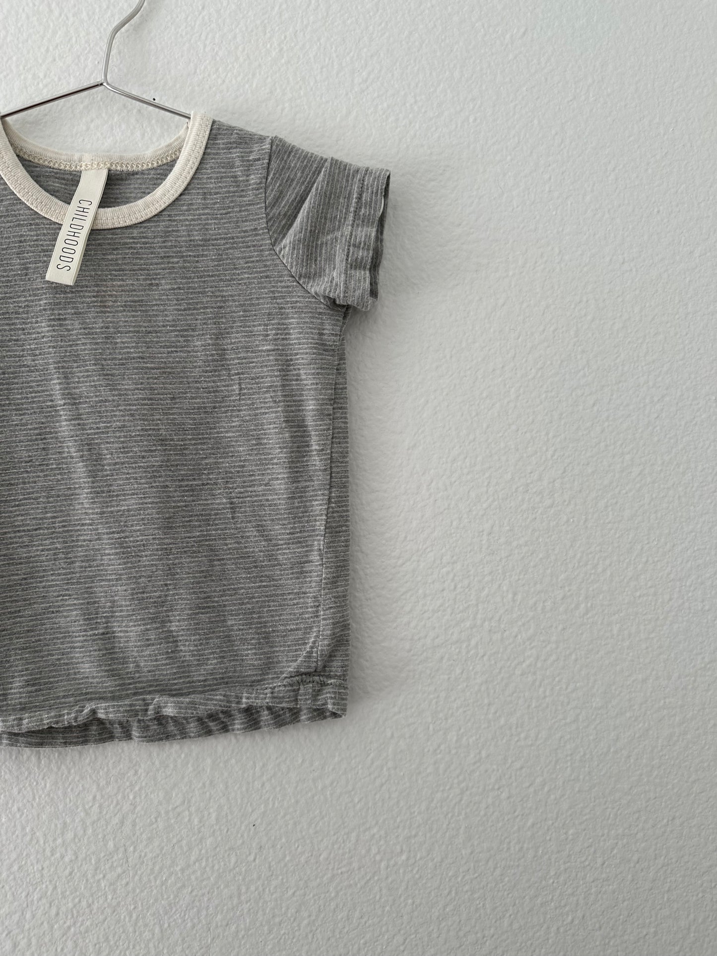 Childhoods basic tee || 12/18