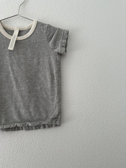 Childhoods basic tee || 12/18