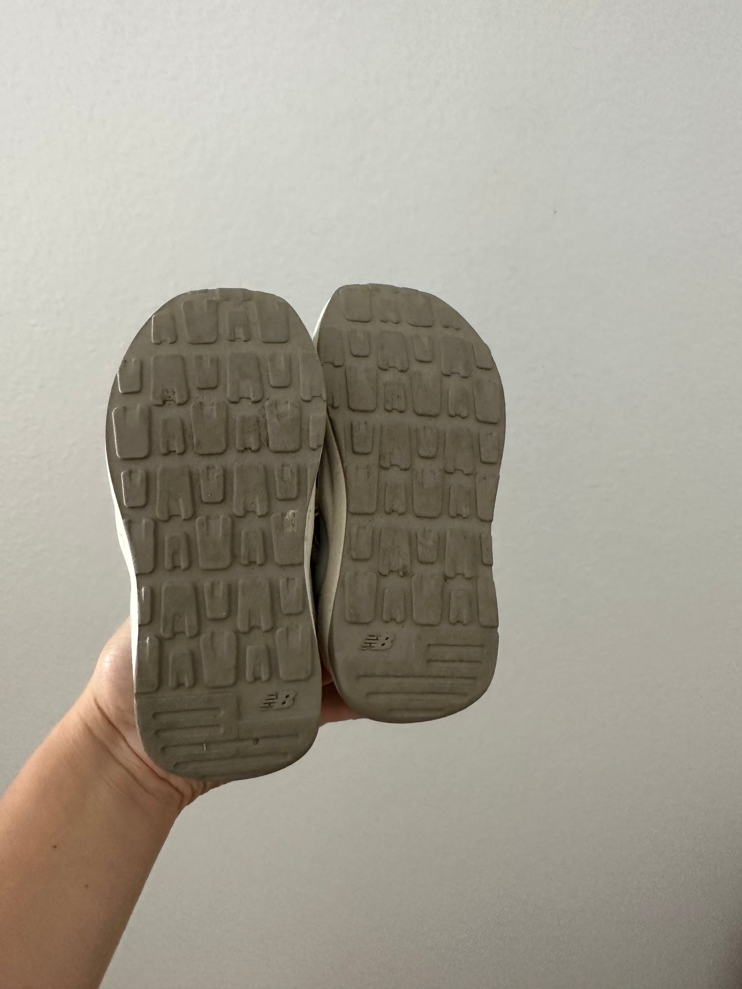 New balance shoes (size 7)