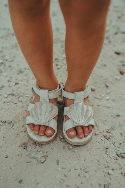 DONSJE metallic scallop leather sandals|| 18/24