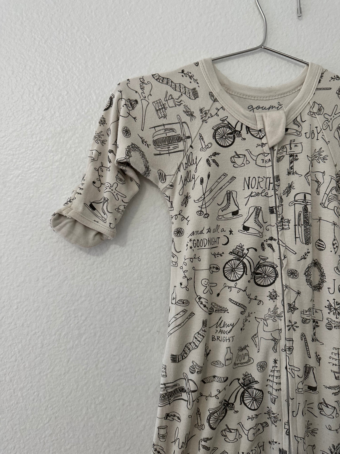 Goumi holiday pjs (3/6)