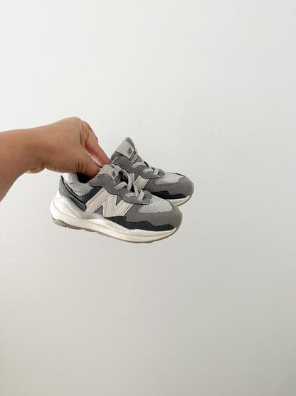 New balance shoes (size 7)