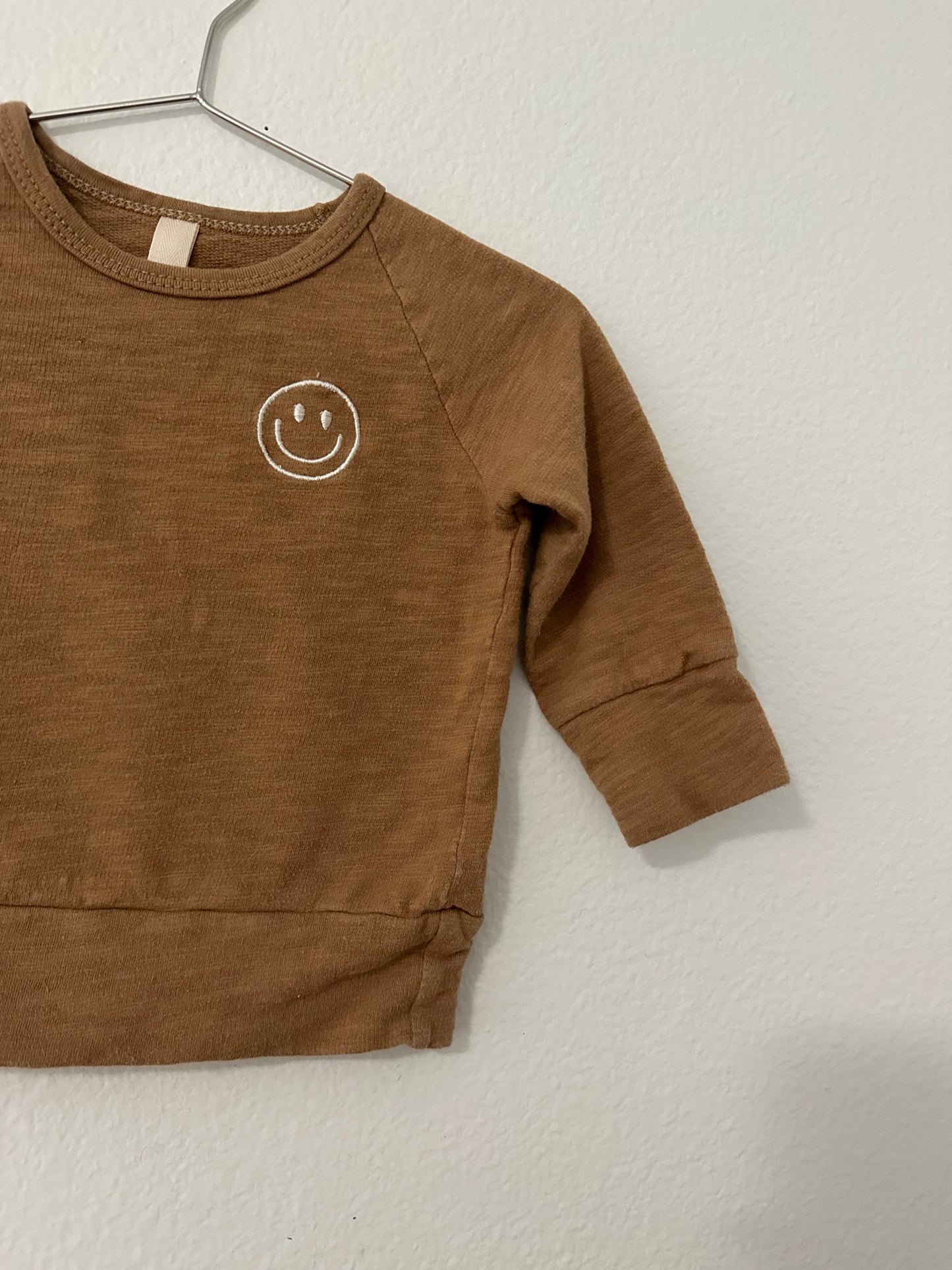 Childhoods smiley face sweatshirt|| 6/12