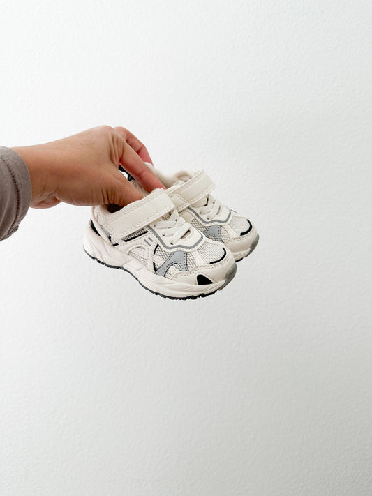 Zara sneakers || 4.5