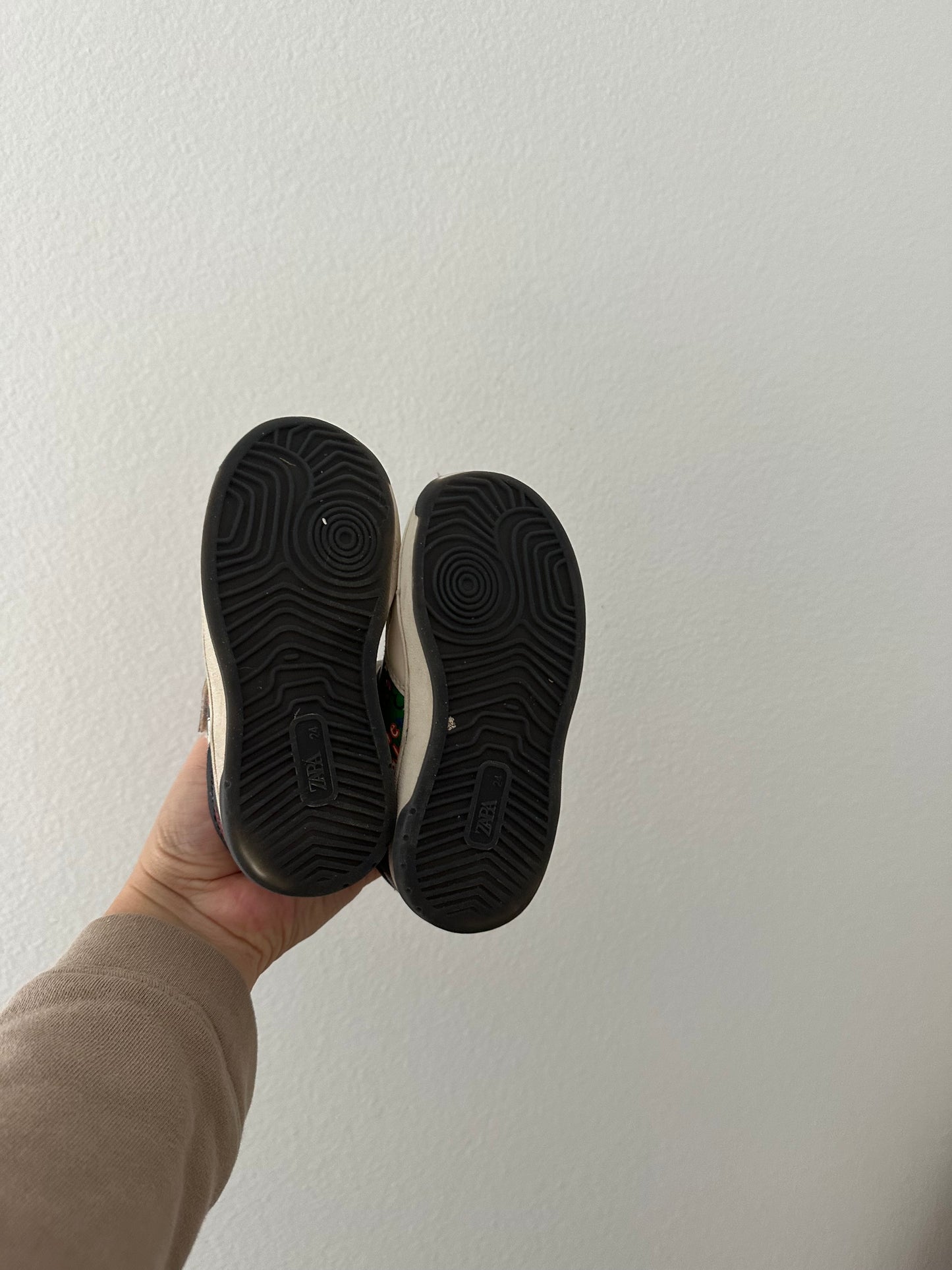 Zara Mickey sneakers || 7.5