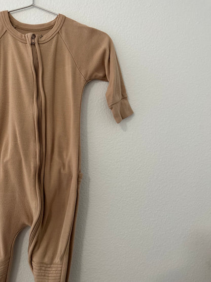 Goumi sleeper || sandstone (12/18)