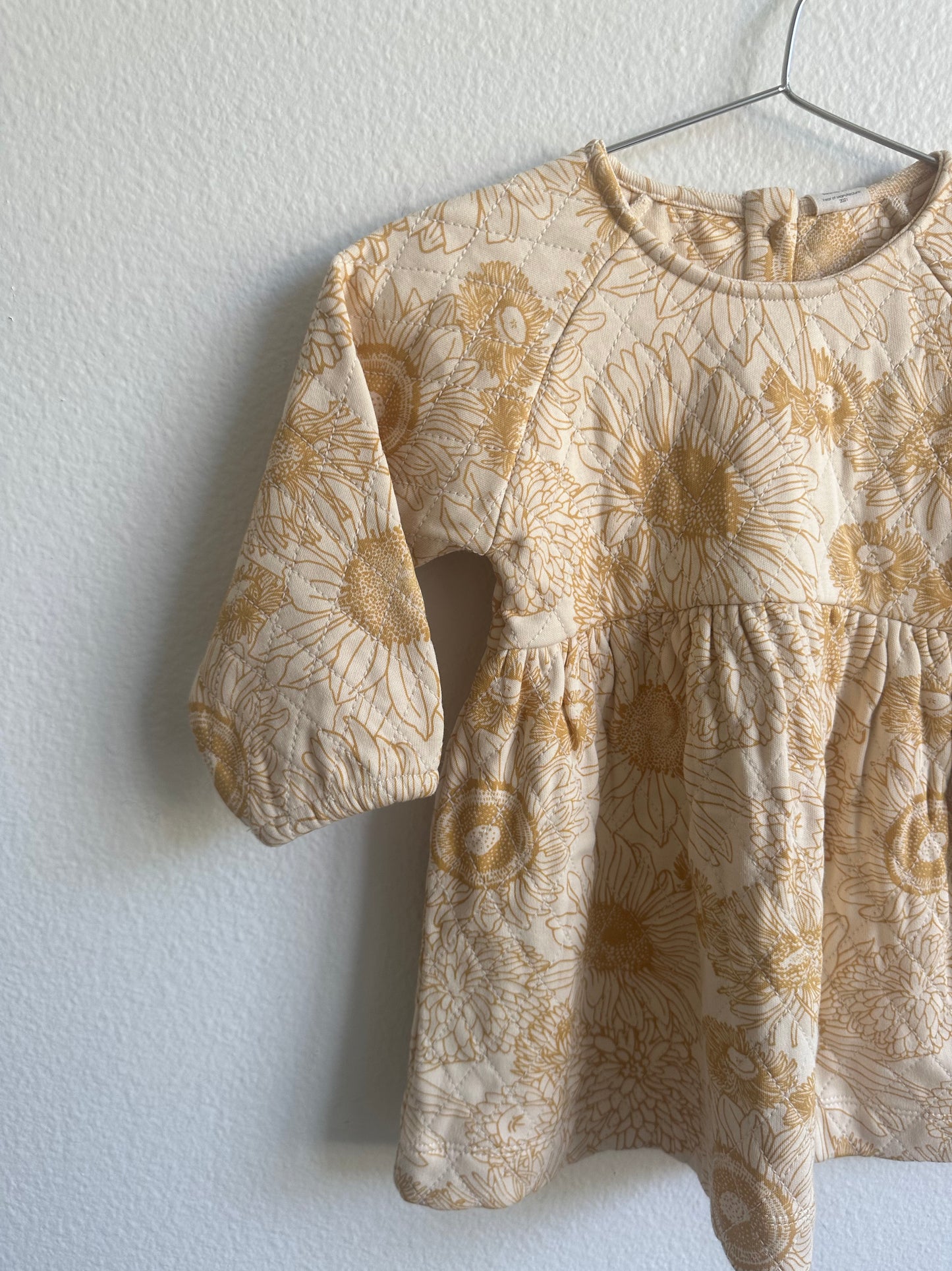 Kate Quinn sunflower quilted dress (12/18)