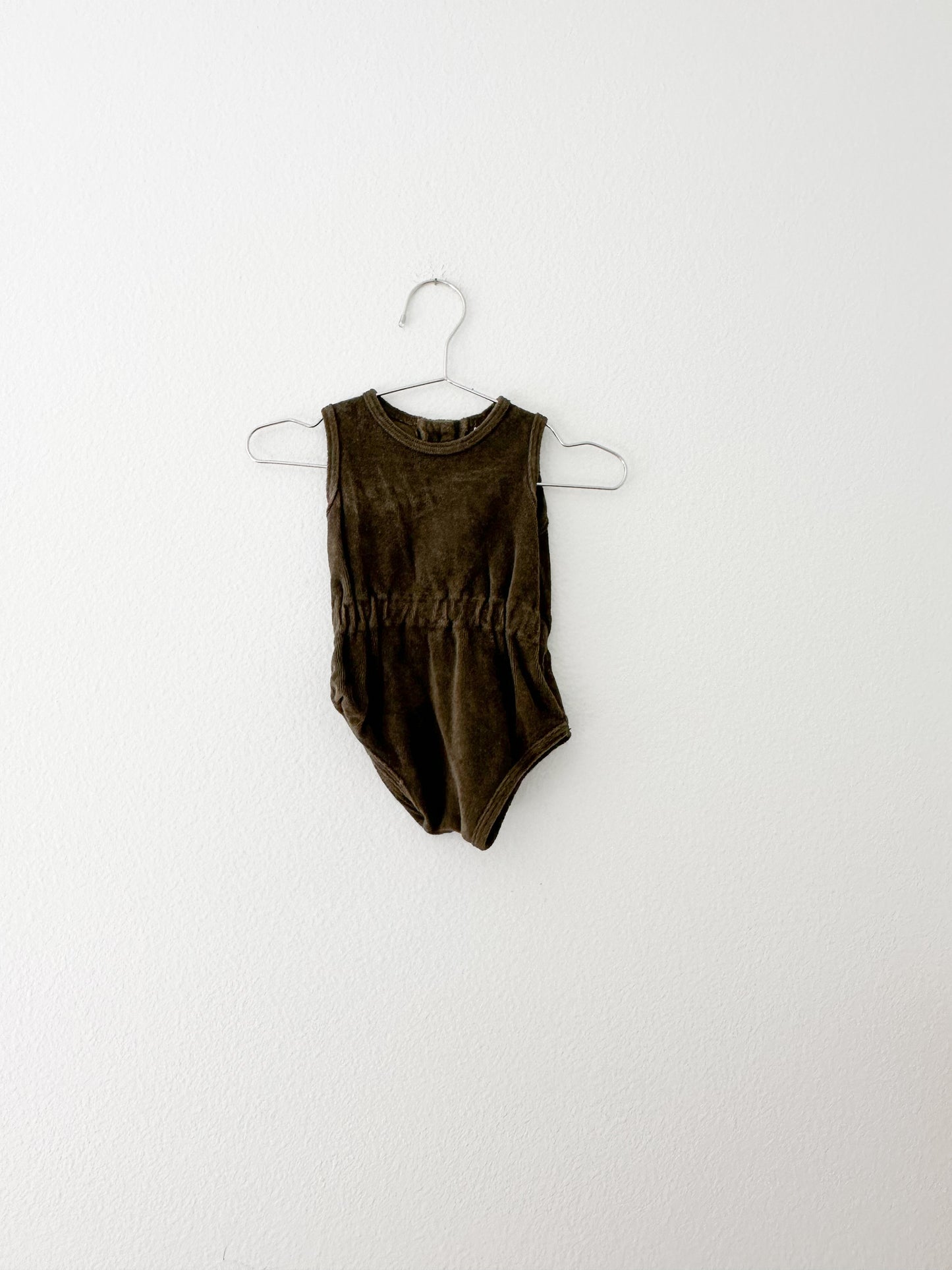The simple folk terry romper (0/3) by