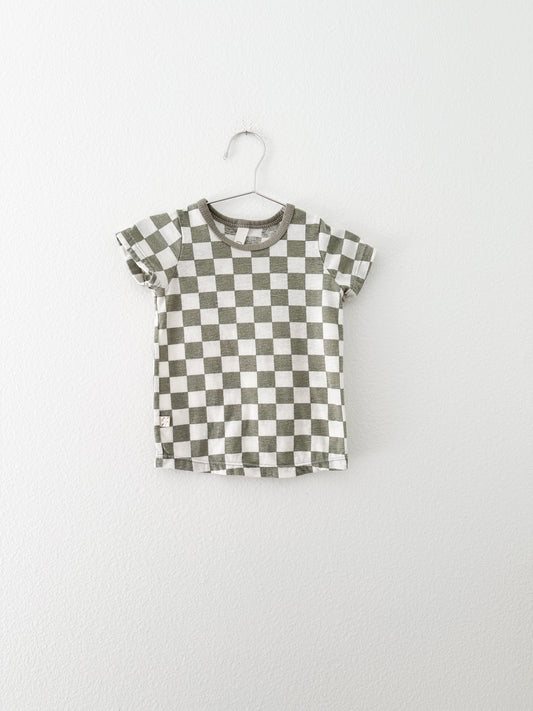 Childhoods basic tee vetiver checkboard || 18/24
